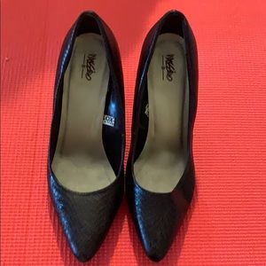 Brown reptile heels size 8